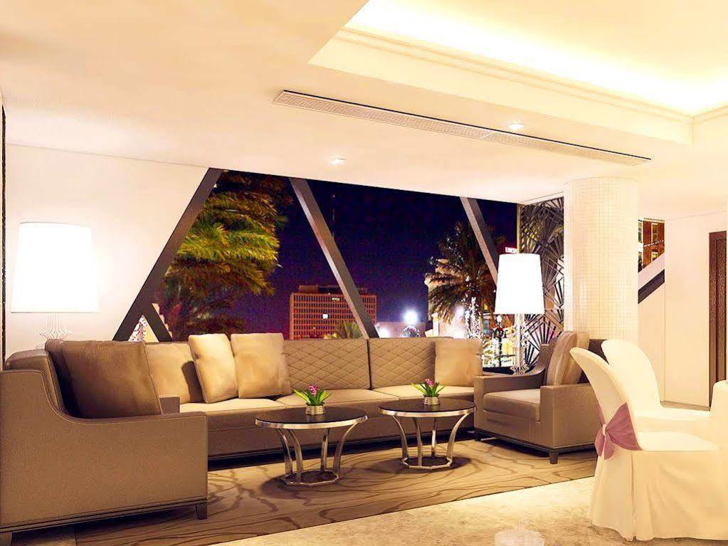 Ttc Hotel Deluxe Airport Ho Chi Minh-staden Exteriör bild